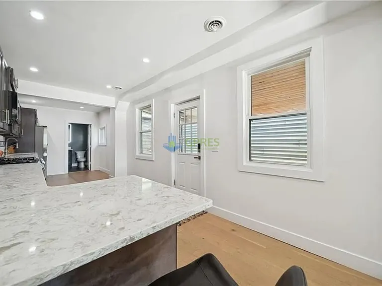 1308 Goettman St — Photo 14