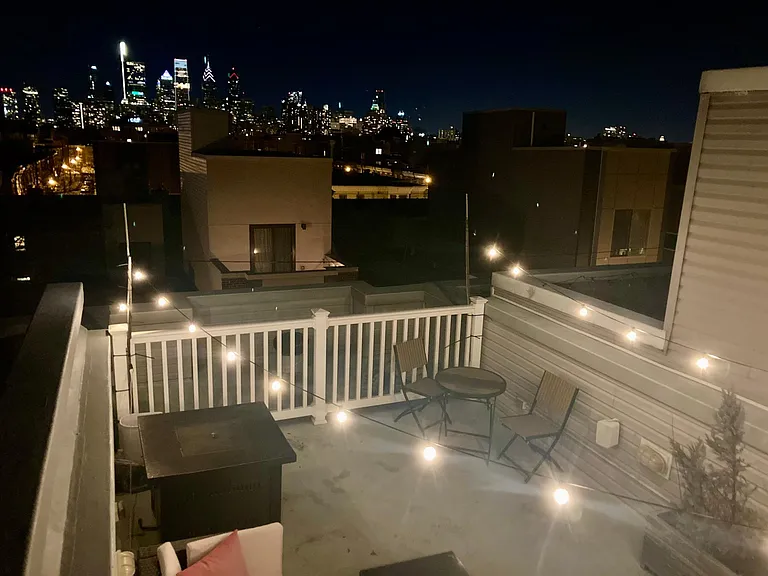 Awesome roof deck with skyline views! (some outdoor furniture included)