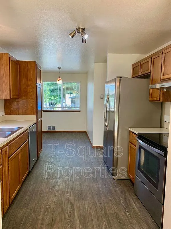 2 bed, 2.5 bath, 1360 sqft, $2,600 — Photo 2