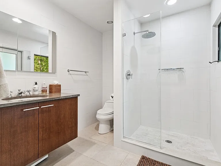 36 Northway — Photo 15