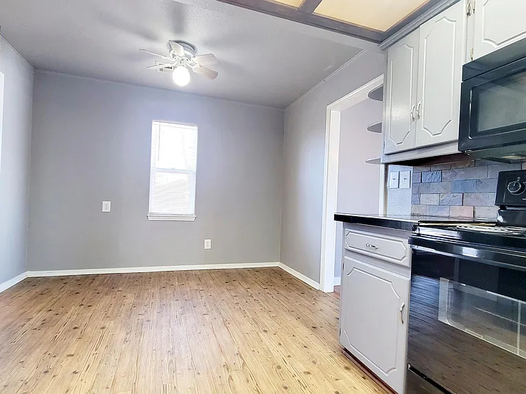 300 E Kittyhawk Dr — Photo 7