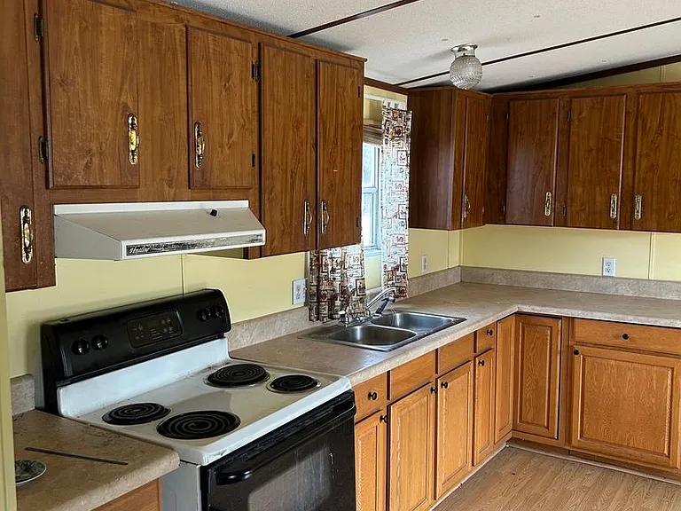 1066 Reynolds Pond Rd — Photo 2