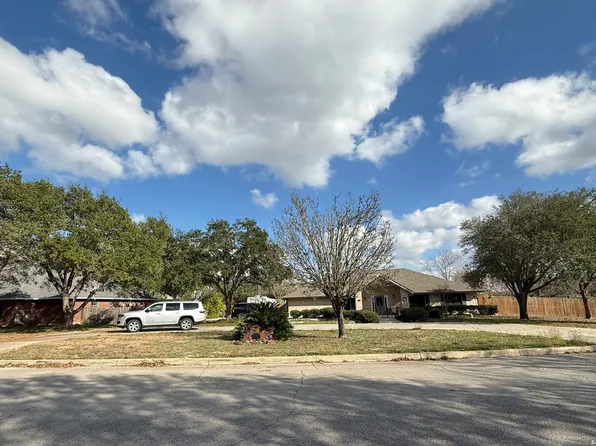 1320 Continental, Pleasanton, TX 78064