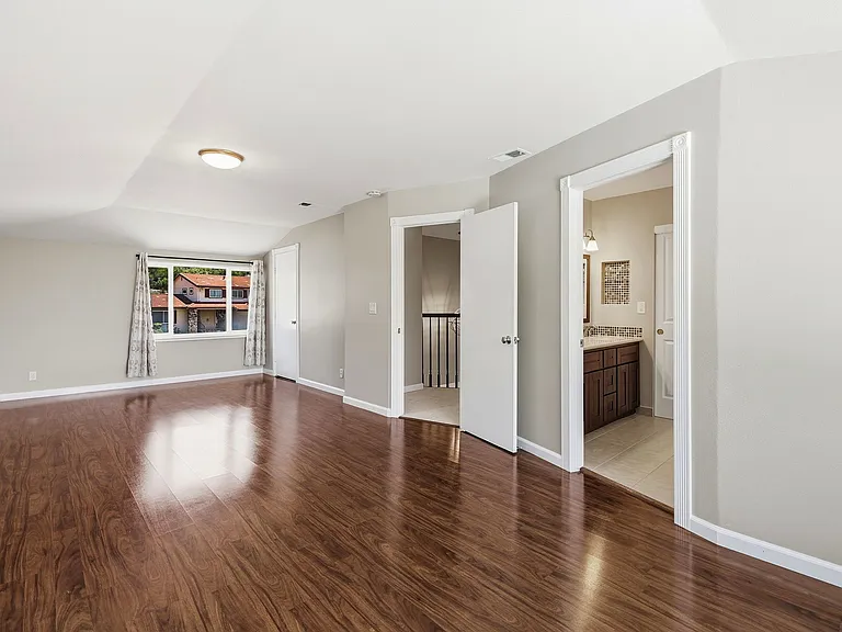 181 Piazza Way — Photo 28