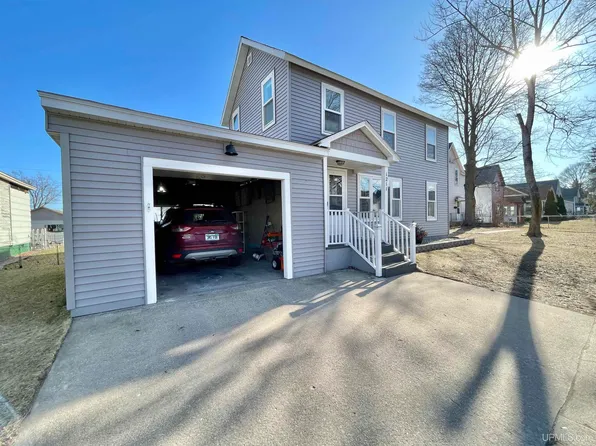 1211 Wisconsin Ave, Gladstone, MI 49837