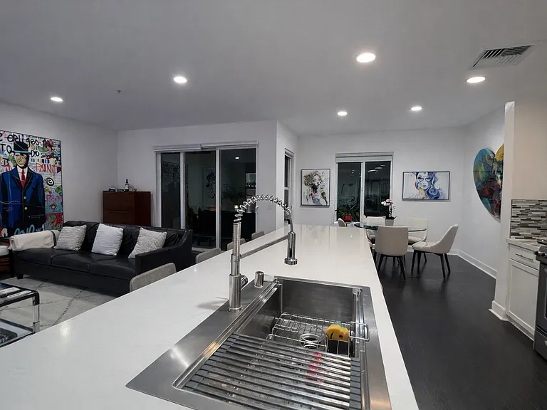 300 E 4th St #402 — Photo 8