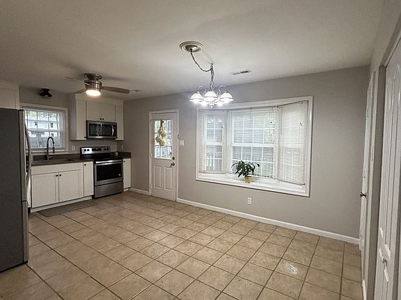 Large Eat In Kitchen, Bay Window, Pantry, Laundry Room