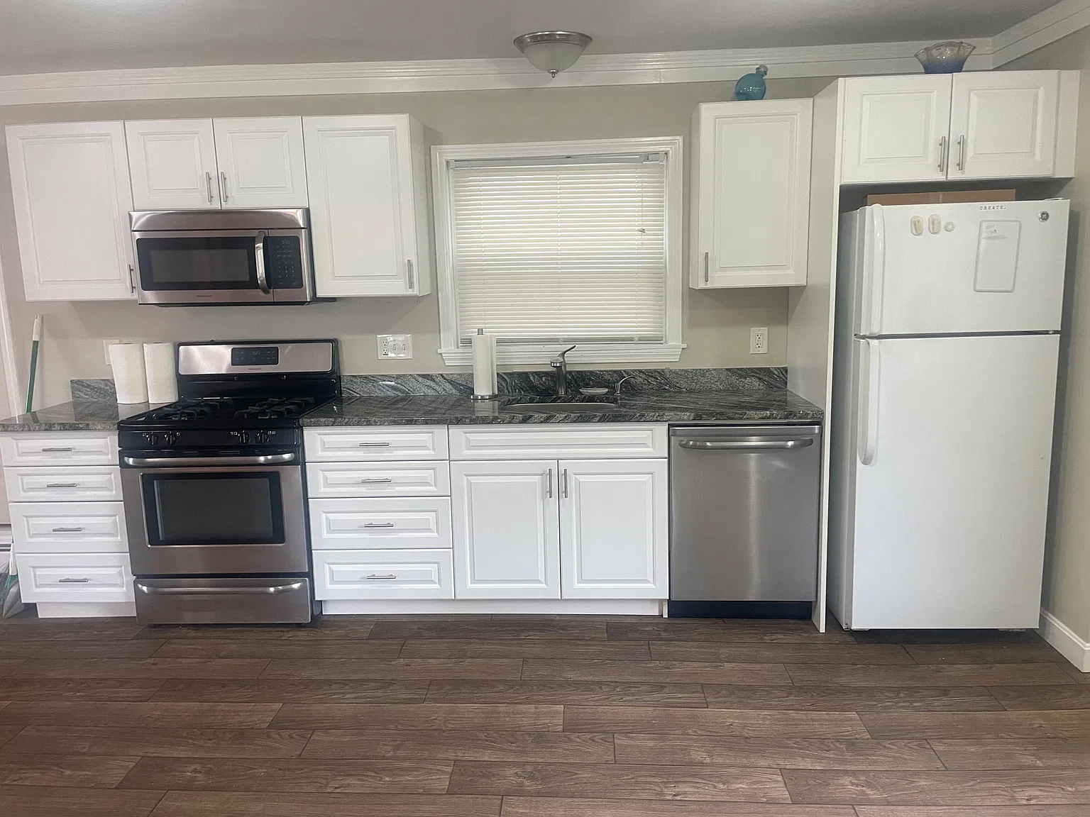2 bed, 1.0 bath, 900 sqft, $2,350 — Photo 3