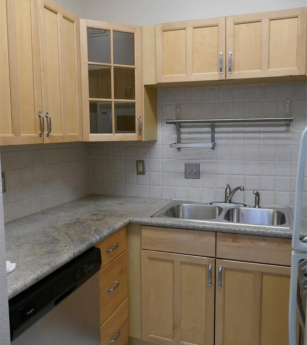 1 bed, 1.5 bath, 1000 sqft, $1,425 — Photo 3