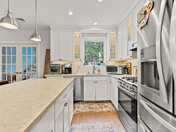 3rd image of 20-13 37th St #H