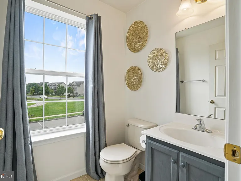 2028 Berkeley Dr — Photo 10