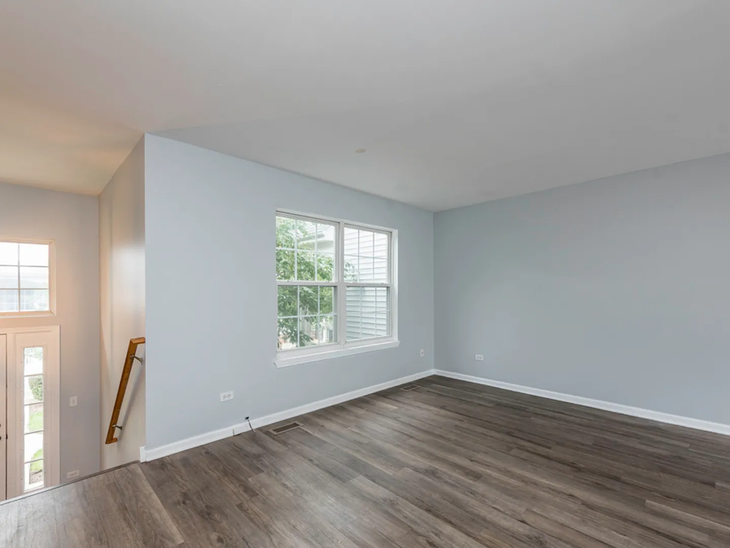 2 bed, 1.5 bath, 1044 sqft, $2,100 — Photo 2