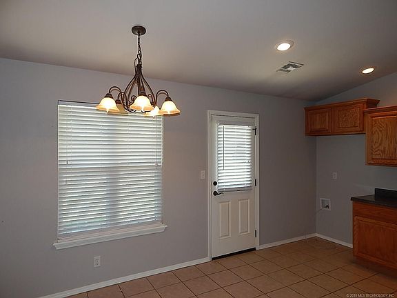 4th image of 411 E 148th Cres S