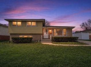 10 N Adams Dr, Addison, IL 60101