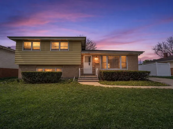 10 N Adams Dr, Addison, IL 60101