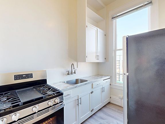 3rd image of 862 Shotwell St #3