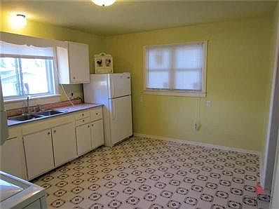 4th image of 4104 Hoyt Ave