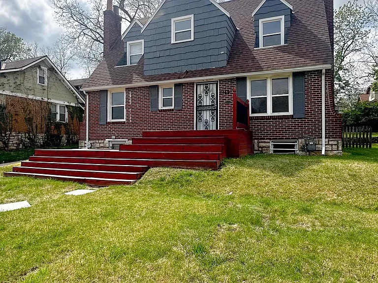5142 Brooklyn Ave — Photo 2