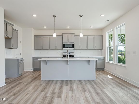 2nd image of 548 Hipwood Dr