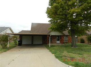 1005 NW 19th St, Moore, OK 73160