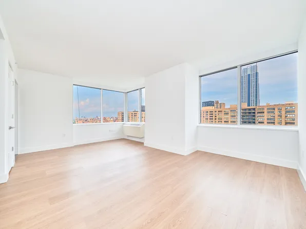 160 Riverside Boulevard image 11 of 18