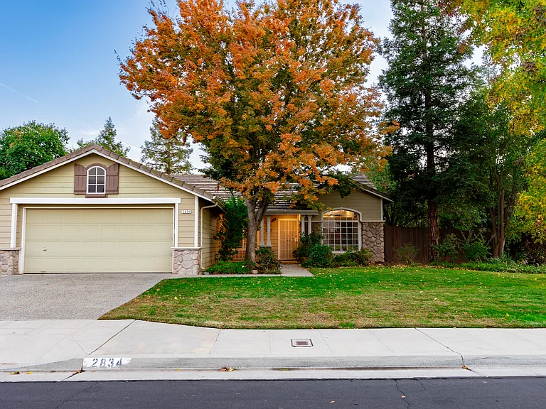 2834 Mitchell Ave — Photo 3