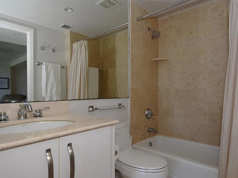 2051 SE 3rd St #509 — Photo 16