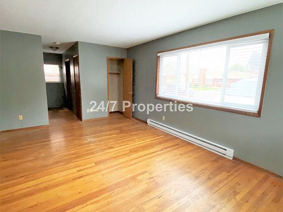2nd image of 1435 SE Glenwood St #5000205