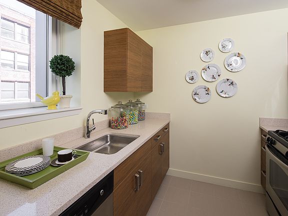 3rd image of 510 W 45th St APT 15C
