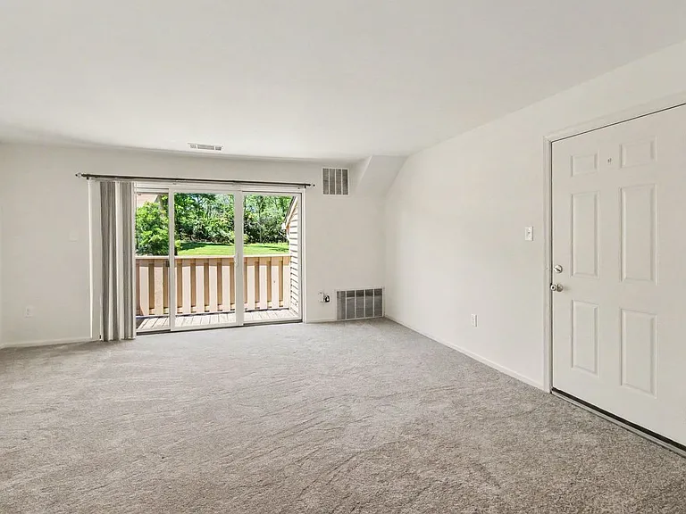 902 Dogwood Ct — Photo 8