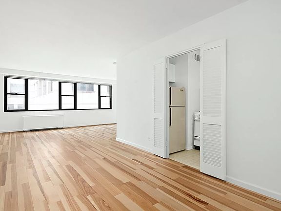 2nd image of 165 W 66th St APT 9Y
