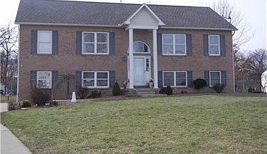 1st image of 220 Camelot Dr