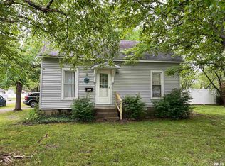 621 S 6th St, Herrin, IL 62948