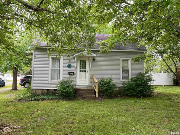 621 S 6th St, Herrin, IL 62948
