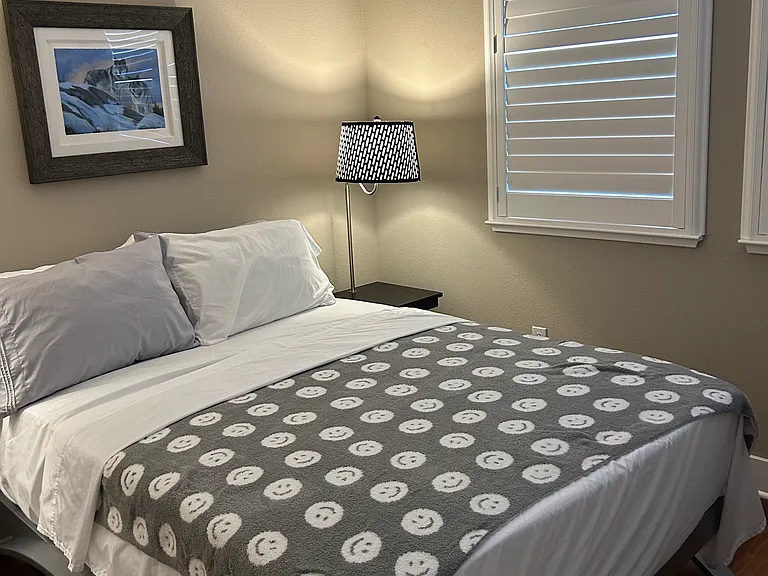 Top level 2nd bedroom with full size bed