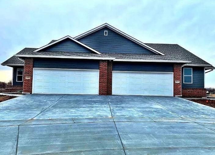 5 bedroom plan offers 3 bedrooms upstairs. Master w/master bathroom and walk in closet. One bedroom upstairs with full bath off hallway. 2 bedrooms and full bath downstairs.