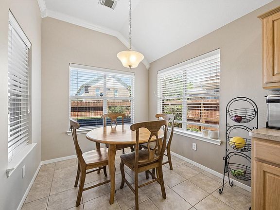 5th image of 608 Brad Ct