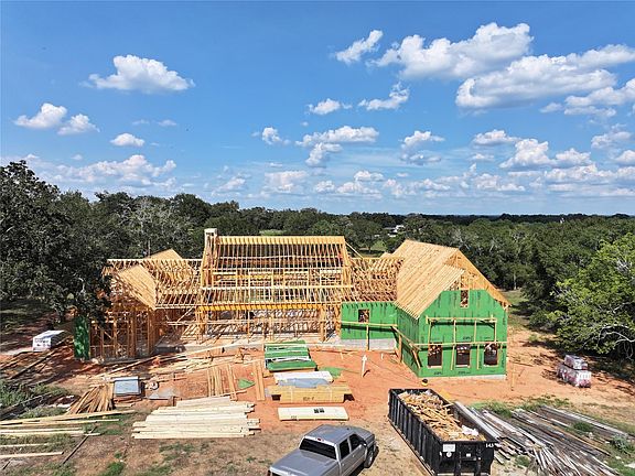 4th image of 101 Red Stag Ln