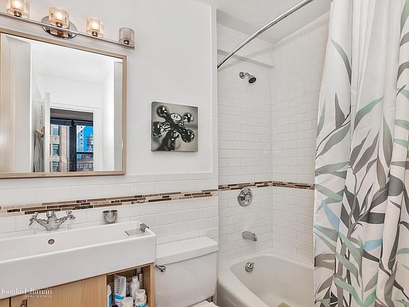 4th image of 225 E 36th St APT 12A