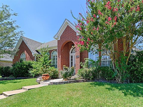 3rd image of 3208 Brentwood Dr