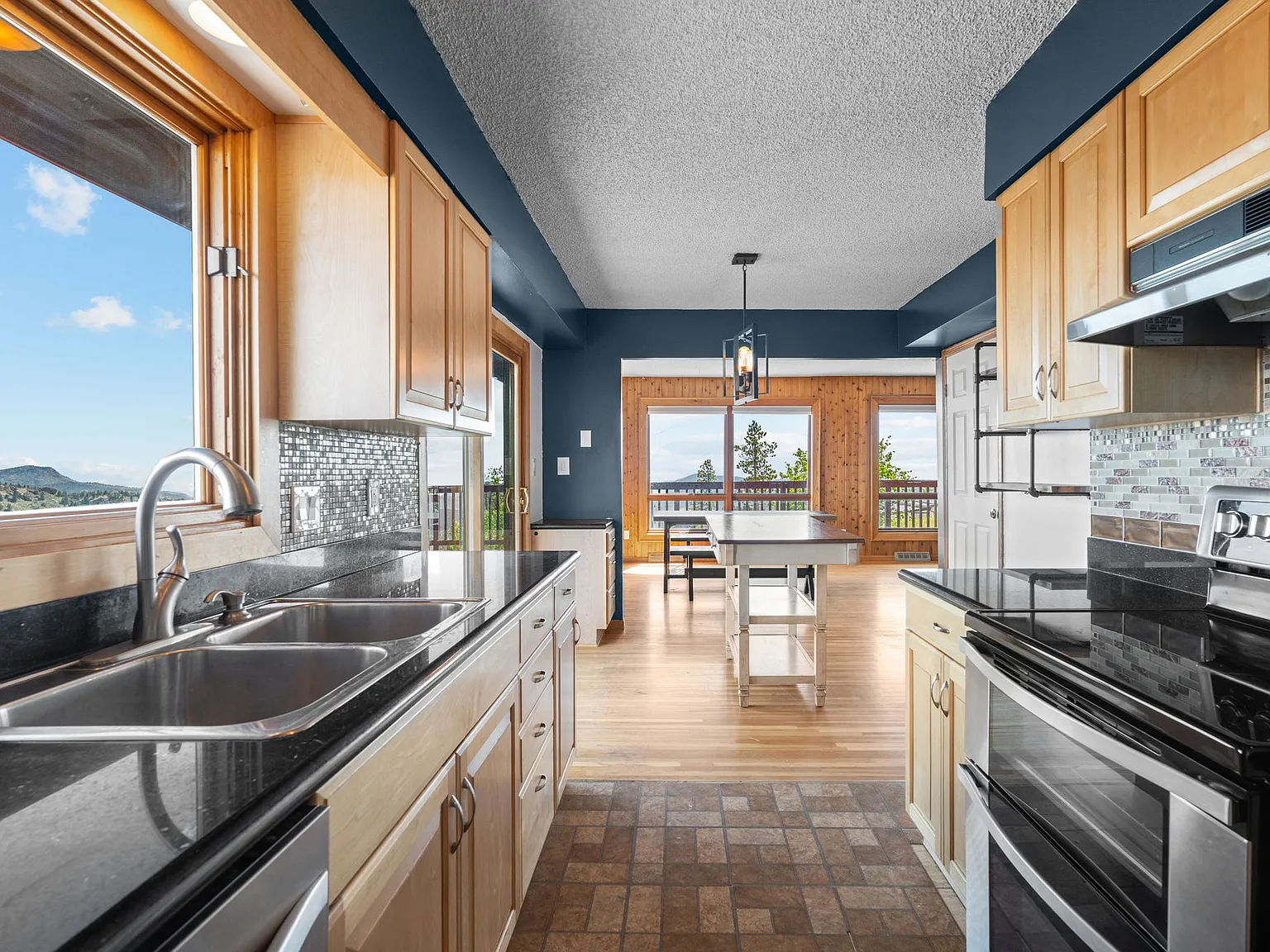 2 bed, 1200 sqft, $3,000 — Photo 3