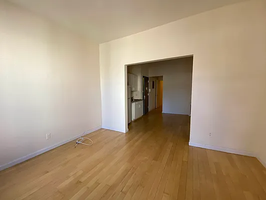 Rented by Urban Real Estate Property Group Inc | media 8