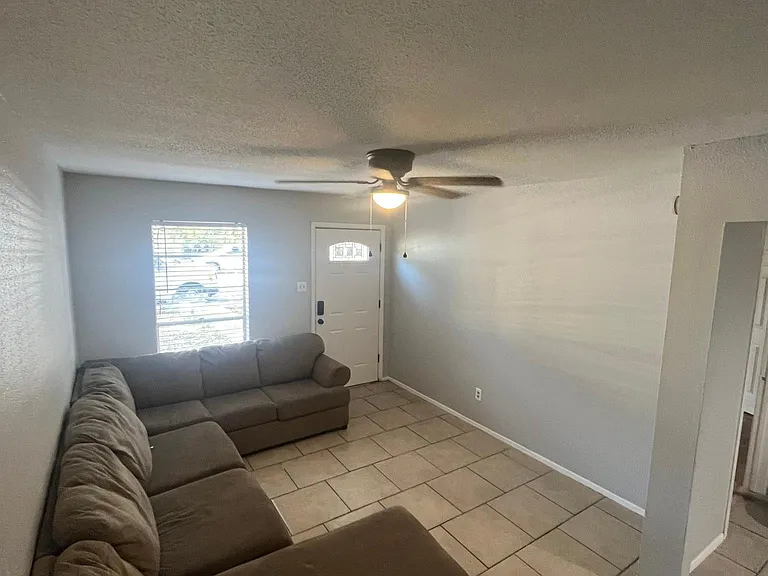 Living room (common area)