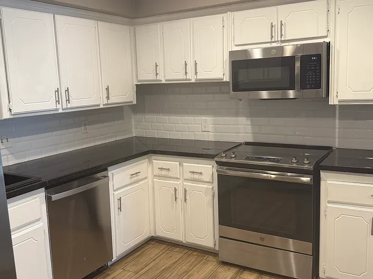 4711 Hemlock Ln — Photo 13