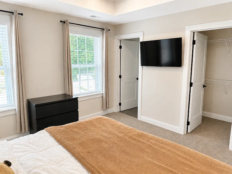225 S Barrett Ave — Photo 1