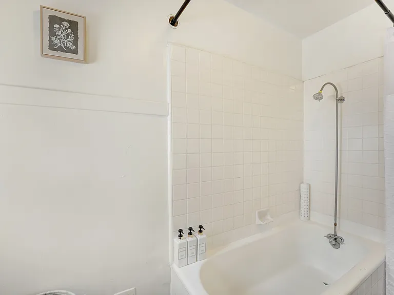 1187 N Mariposa Ave — Photo 22