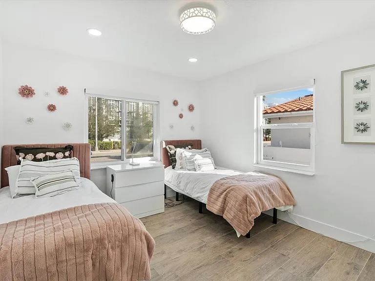9232 Harding Ave — Photo 15