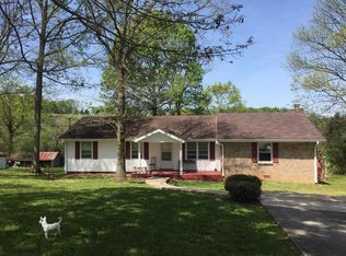 28 Opossum Hollow Rd, Gordonsville, TN 38563