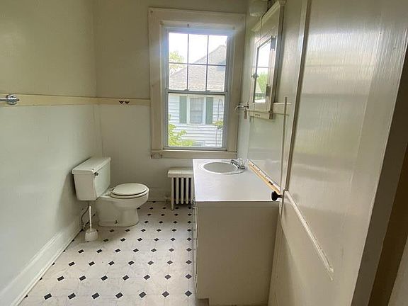 5th image of 220 Starling Ave