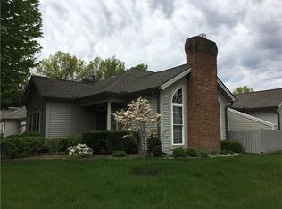 45 Stone Ridge Blvd, Hermitage, PA 16148